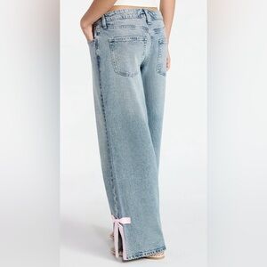 👖🌼2 for $45🌼👖 NWT Baggy wide leg Light Stone Wash Women's Jeans with Pink Bow